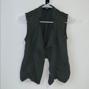 Sleeveless moto jacket